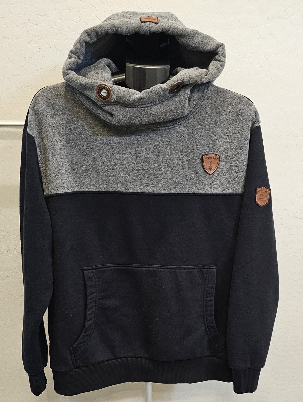 Wanakome Men's Two-Tone Grey and Black Pullover Hoodie